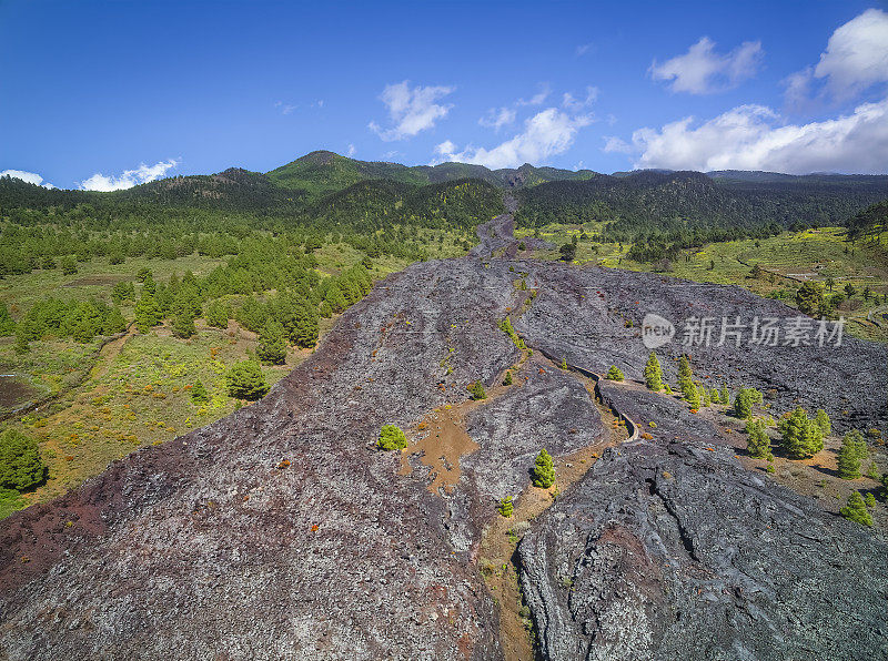 西班牙特内里费省圣克鲁斯省的加那利群岛拉帕尔马的Todoque村、Las Manchas村、Puerto Naos和Cumbre Vieja附近的圣胡安熔岩场Arial视图